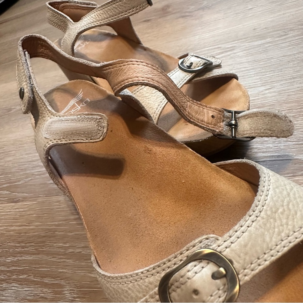 Dansko Sandal Womens 39 Beige Tricia Milled Leather Ankle Strap Open Toe Wedge - Picture 7 of 10